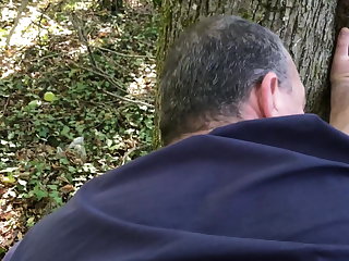 Oude+Jonge baise dans les bois