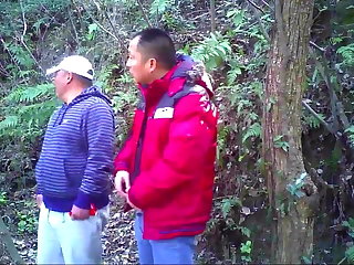 Venkovní Asian bear daddies getting it on in the woods