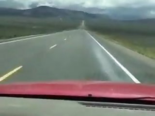 Los hombres redneck cowboy gets a handjob while driving