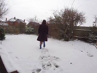 Flashing Pregnant wife Flashing Naked in the Snow